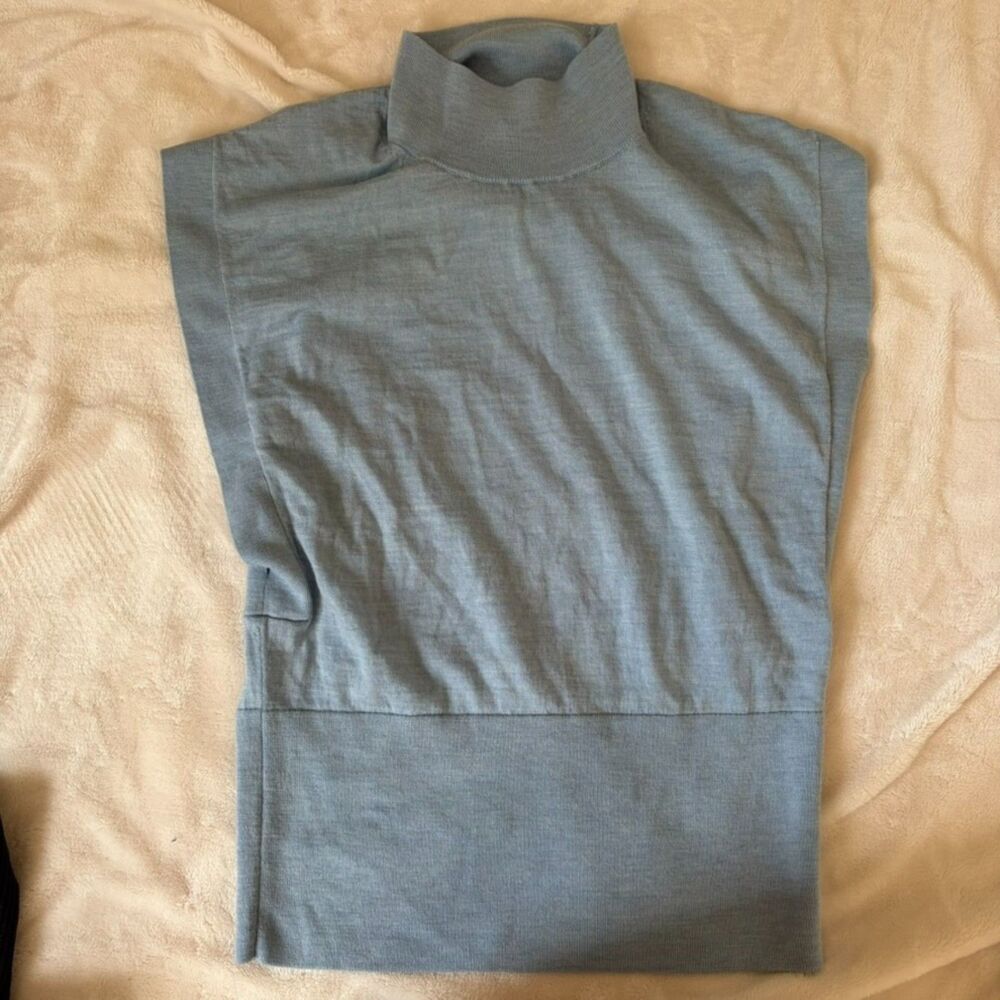 Banana Republic 100% Merino Wool Mock Neck Sleeveless Sweater Vest Light Blue